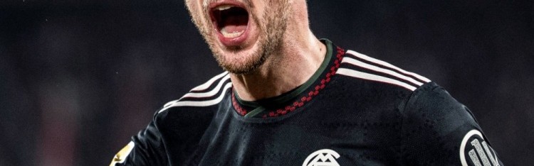 半岛·体育-拜仁祝格雷茨卡31岁生日快乐，球员加盟以来斩获14冠，今夏将离队