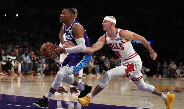 半岛体育APP-卡鲁索自述为何离开湖人：想留下但续约金额谈不拢