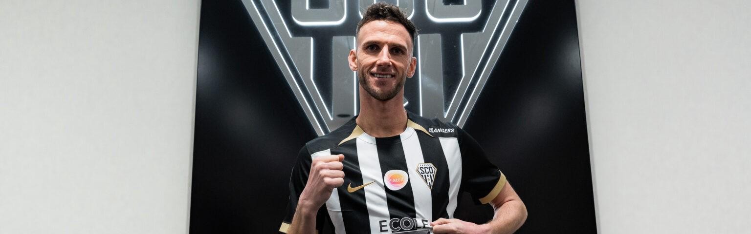 半岛体育官网-官方：昂热租借阿贾克斯中场范登博门至本赛季结束