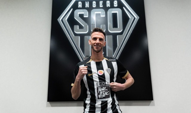 半岛体育官网-官方：昂热租借阿贾克斯中场范登博门至本赛季结束