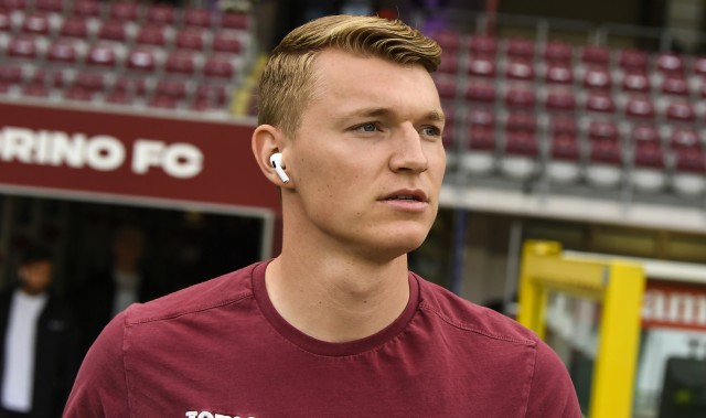 半岛·体育-罗马诺：和都灵解约后，26岁中卫舒尔斯今夏将寻找新东家