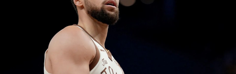 半岛体育官网-即将复出！库里正式获准参加5v5对抗 状态出色激发全队士气