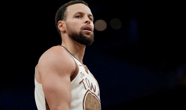 半岛体育官网-即将复出！库里正式获准参加5v5对抗 状态出色激发全队士气