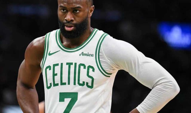 半岛体育APP-巩固东部第二！布朗30+10绿军轻取步行者 西亚卡姆32+10