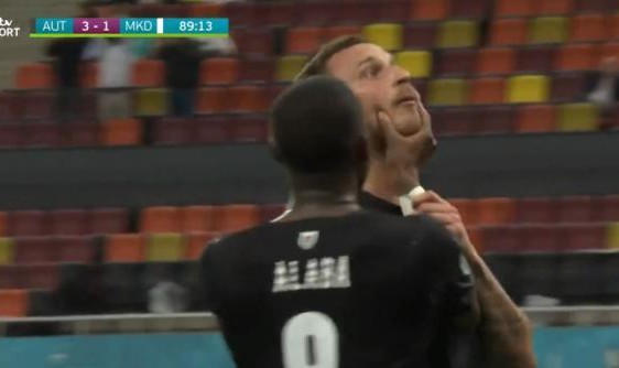 半岛体育官方网站-媒体曝光阿瑙骂人原话内容 海港外援已公开道歉