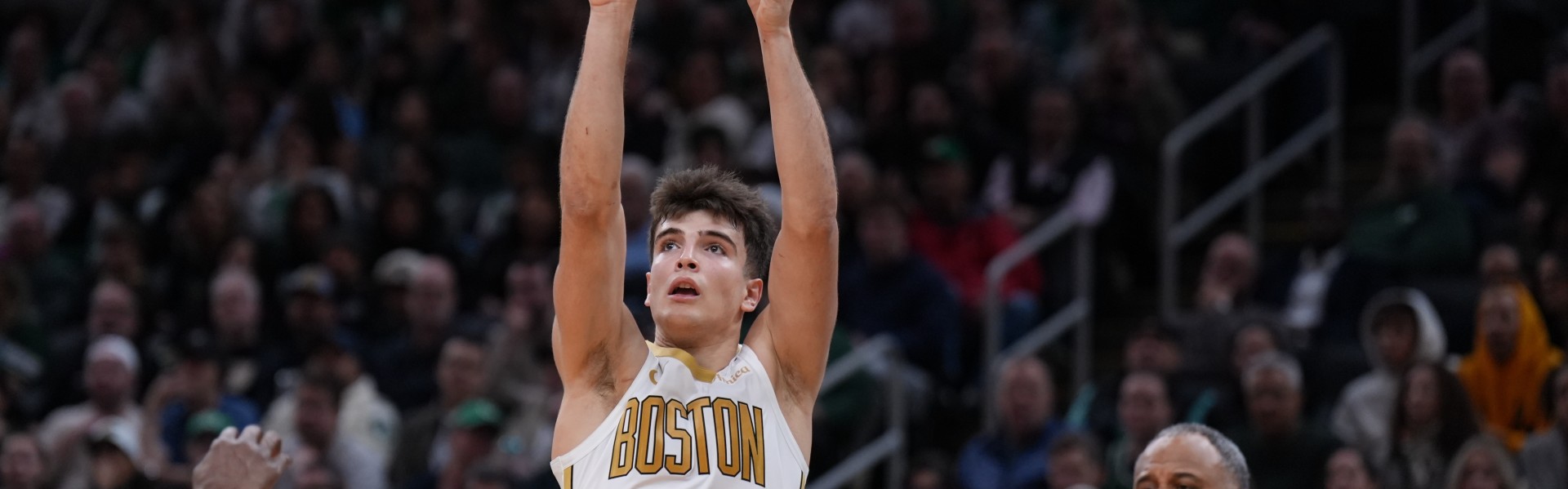 半岛体育APP-马祖拉谈28号秀冈萨雷斯：他打球很拼 防守直觉稍微领先一步