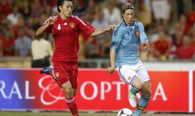 14年前国足0-1西班牙！当时阵容：卡西、哈维出战，郑智等人先发