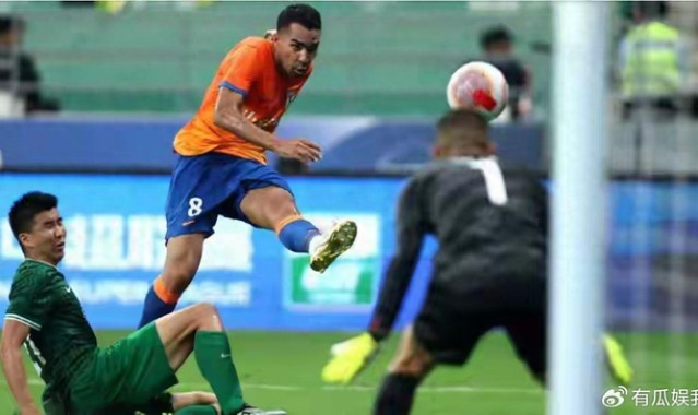 半岛·体育-泰山队新发现！后撤的德尔加多，竟成了中场发动机？|佩德罗-阿尔瓦罗|山东泰山|段刘愚|崔康熙|克雷桑_新浪体育_新浪新闻