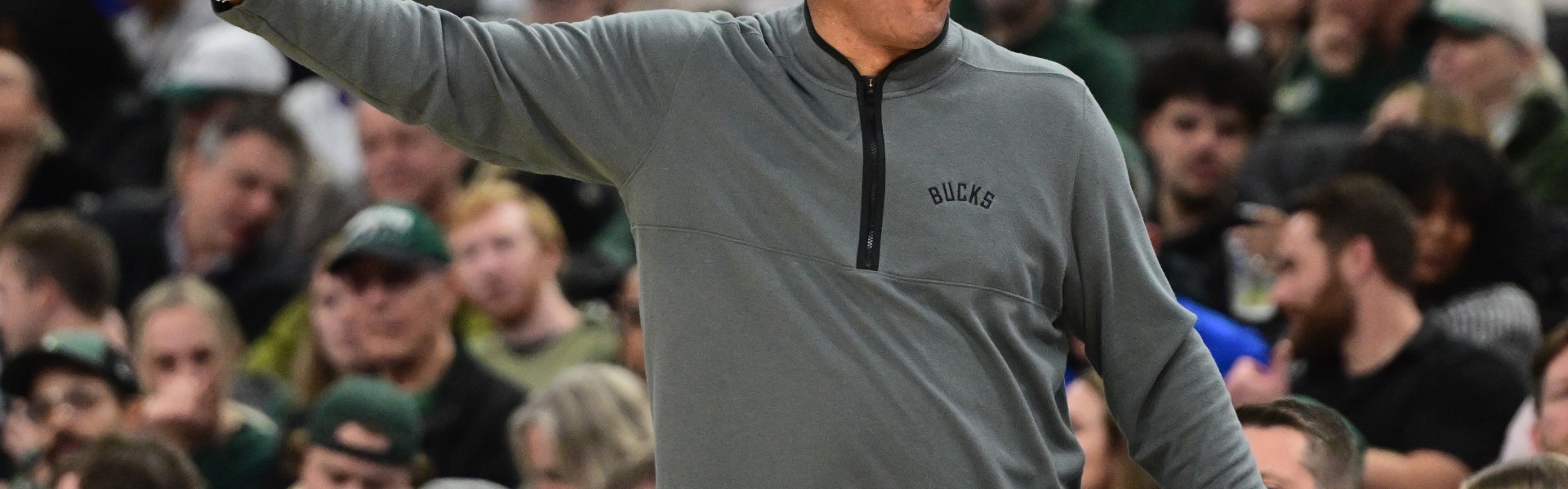 半岛·体育-巴克利评老里下课：雄鹿更衣室里有几个软蛋 泄密的人就是混蛋！