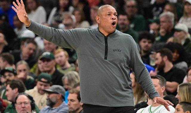 半岛·体育-巴克利评老里下课：雄鹿更衣室里有几个软蛋 泄密的人就是混蛋！