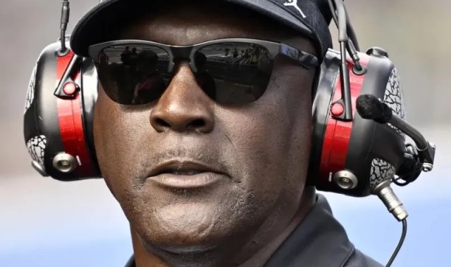 半岛体育APP-美媒：乔丹2025年收入超所有运动员，45亿身家历史第一